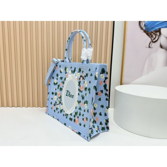 Replica di alta qualità Borsa a mano Dior Book Tote Médaillon con ricami floreali multicolore Blu Replica Perfetta Borsa a mano Dior Book Tote Médaillon con ricami floreali multicolore Blu Imitazione Falsa