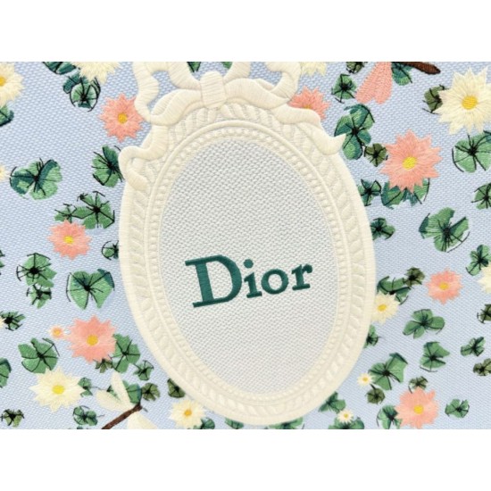 Replica di alta qualità Borsa a mano Dior Book Tote Médaillon con ricami floreali multicolore Blu Replica Perfetta Borsa a mano Dior Book Tote Médaillon con ricami floreali multicolore Blu Imitazione Falsa