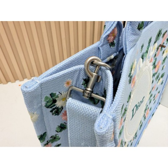 Replica di alta qualità Borsa a mano Dior Book Tote Médaillon con ricami floreali multicolore Blu Replica Perfetta Borsa a mano Dior Book Tote Médaillon con ricami floreali multicolore Blu Imitazione Falsa
