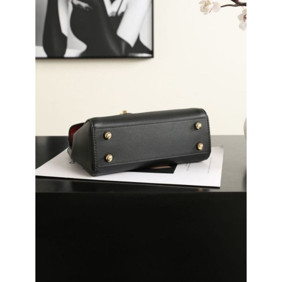 Replica di alta qualità Borsa a tracolla busta Chanel AS6223 nera Replica Perfetta Borsa a tracolla busta Chanel AS6223 nera Imitazione Falsa