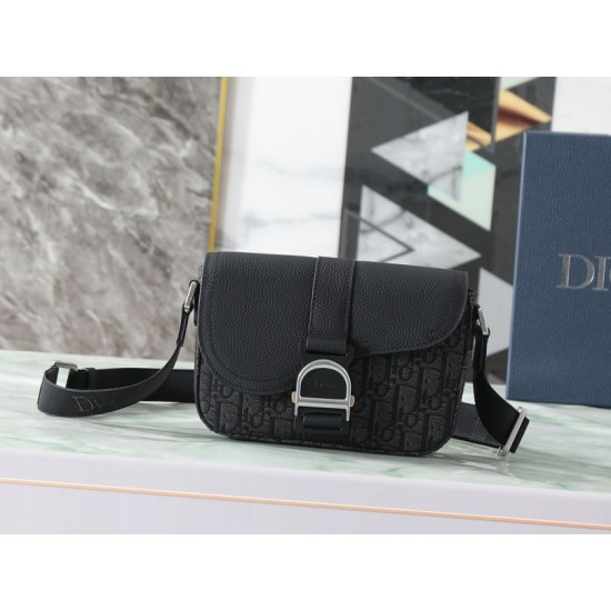 Replica di alta qualità Borsa a tracolla Dior Mini Saddle Heritage con patta nero Replica Perfetta Borsa a tracolla Dior Mini Saddle Heritage con patta nero Imitazione Falsa