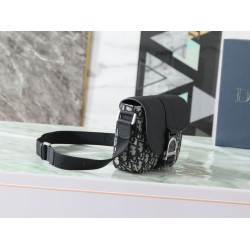 Alta Gamma Replica Borsa a tracolla Dior Mini Saddle Heritage Oblique con patta nero Alta Gamma Replica Borsa a tracolla Dior Mini Saddle Heritage Oblique con patta nero