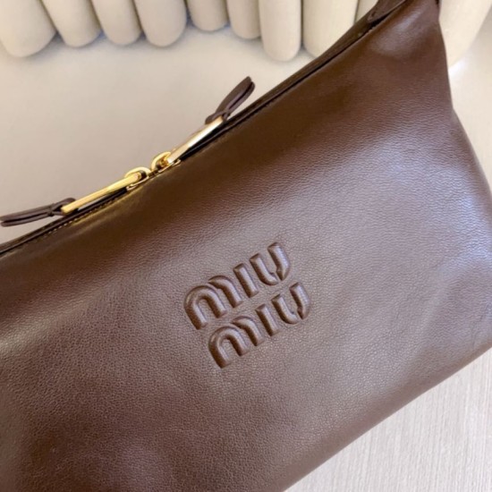 Replica di alta qualità Borsa a tracolla Spirit Hobo Miu Miu 5BC216 nappa Borgogna Replica Perfetta Borsa a tracolla Spirit Hobo Miu Miu 5BC216 nappa Borgogna Imitazione Falsa