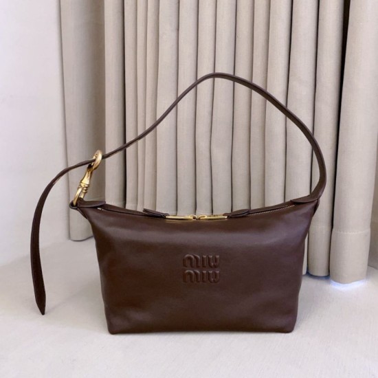 Replica di alta qualità Borsa a tracolla Spirit Hobo Miu Miu 5BC216 nappa Borgogna Replica Perfetta Borsa a tracolla Spirit Hobo Miu Miu 5BC216 nappa Borgogna Imitazione Falsa
