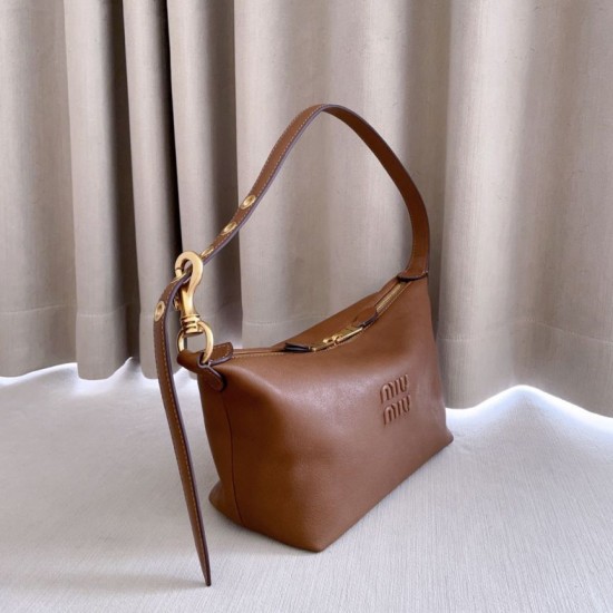 Replica di alta qualità Borsa a tracolla Spirit Hobo Miu Miu 5BC216 nappa Marrone Replica Perfetta Borsa a tracolla Spirit Hobo Miu Miu 5BC216 nappa Marrone Imitazione Falsa