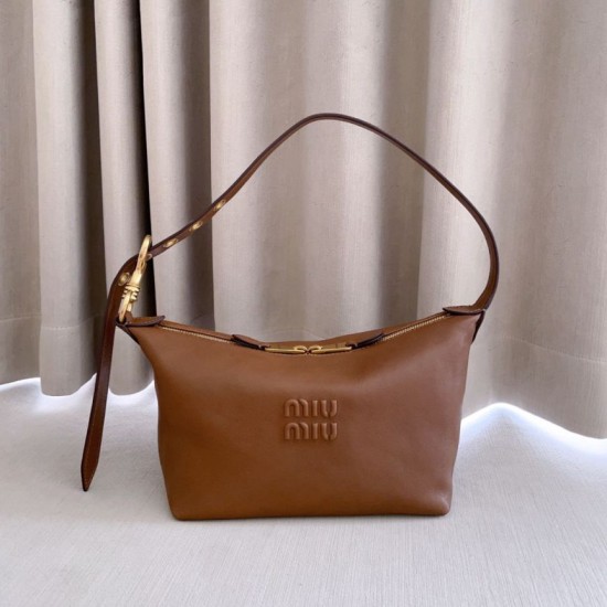 Replica di alta qualità Borsa a tracolla Spirit Hobo Miu Miu 5BC216 nappa Marrone Replica Perfetta Borsa a tracolla Spirit Hobo Miu Miu 5BC216 nappa Marrone Imitazione Falsa