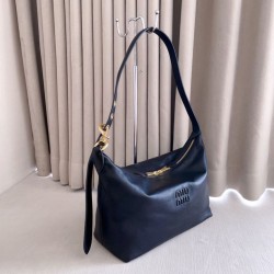 Replica di alta qualità Borsa a tracolla Spirit Hobo Miu Miu 5BC217 nappa Nero Replica Perfetta Borsa a tracolla Spirit Hobo Miu Miu 5BC217 nappa Nero Imitazione Falsa