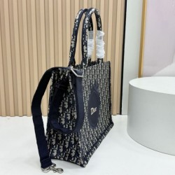 Replica di alta qualità Borsa Dior Book Tote motivo Dior Oblique Médaillon nero Replica Perfetta Borsa Dior Book Tote motivo Dior Oblique Médaillon nero Imitazione Falsa