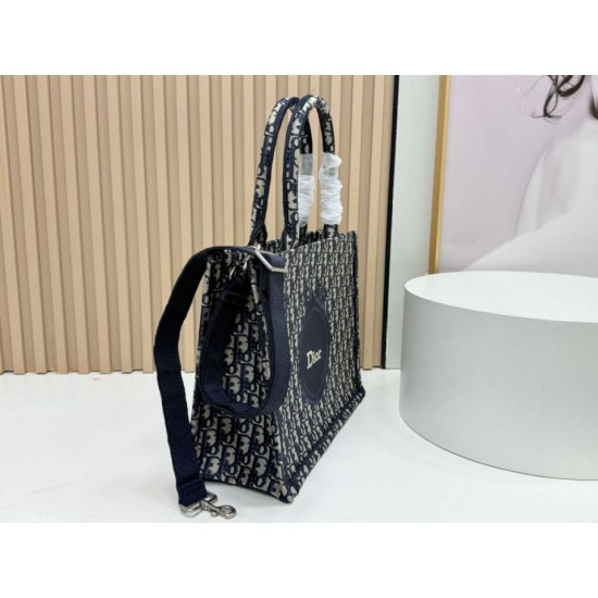 Replica di alta qualità Borsa Dior Book Tote motivo Dior Oblique Médaillon nero Replica Perfetta Borsa Dior Book Tote motivo Dior Oblique Médaillon nero Imitazione Falsa