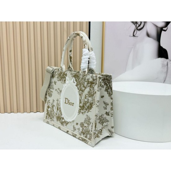 Replica di alta qualità Borsa Dior Dioriviera Book Tote piccola/media/grande con ricamo floreale Marrone Replica Perfetta Borsa Dior Dioriviera Book Tote piccola/media/grande con ricamo floreale Marrone Imitazione Falsa