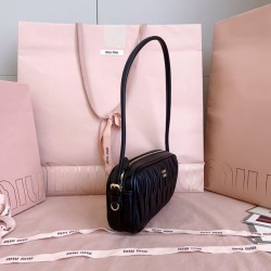 Replica di alta qualità Pochette Miu Miu In Nappa Matelassé 5NE024 Nero Replica Perfetta Pochette Miu Miu In Nappa Matelassé 5NE024 Nero Imitazione Falsa