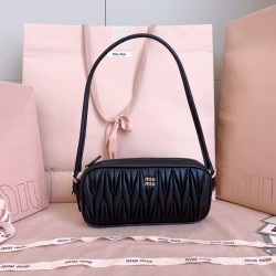 Replica Perfetta Pochette Miu Miu In Nappa Matelassé 5NE024 Nero Imitazione Falsa