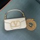 Replica AAA Borsa a spalla piccola Valentino Garavani Locò con logo gioiello vitello Bianco Replica AAA Borsa a spalla piccola Valentino Garavani Locò con logo gioiello vitello Bianco