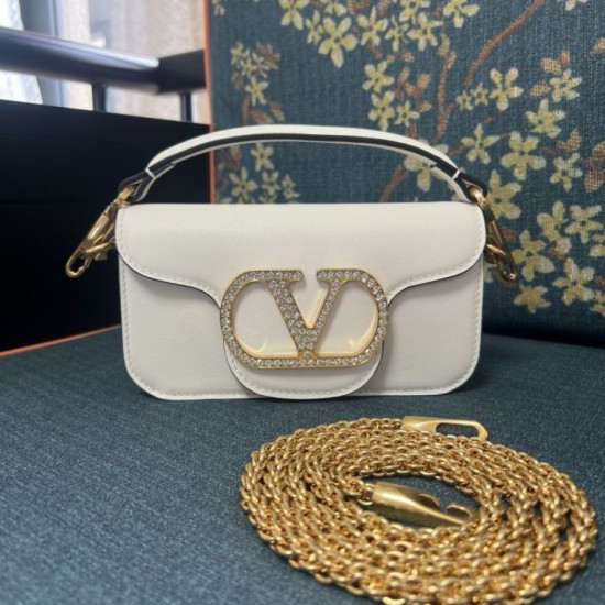 Replica AAA Borsa a spalla piccola Valentino Garavani Locò con logo gioiello vitello Bianco Replica AAA Borsa a spalla piccola Valentino Garavani Locò con logo gioiello vitello Bianco