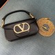 Borsa Replica a spalla piccola Valentino Garavani Locò con logo gioiello vitello nero