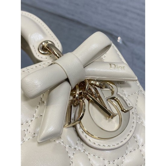 Borse Replica 1:1 Dior D-Joy agnello ricamata con fiocco bianco avorio Borse Replica 1:1 Dior D-Joy agnello ricamata con fiocco bianco avorio