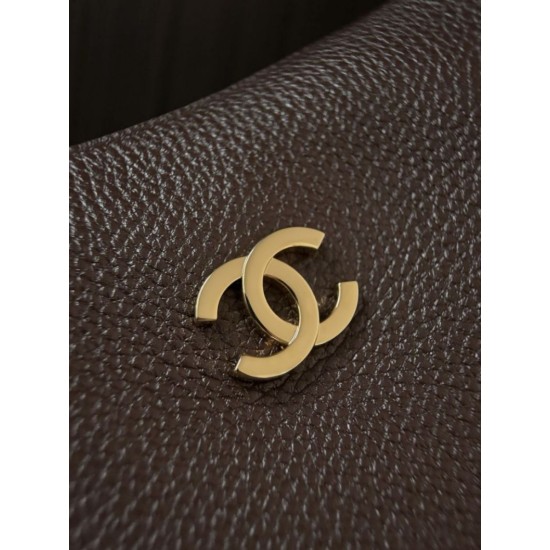Replica perfette Borsa a tracolla Hobo Chanel AS6570 Halfmoon marrone Replica perfette Borsa a tracolla Hobo Chanel AS6570 Halfmoon marrone