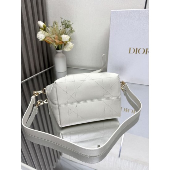 Replica Borsa piccola verticale Dior Toujours Bianco Replica Borsa piccola verticale Dior Toujours Bianco