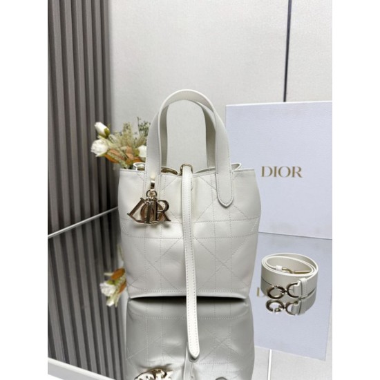 Replica Borsa piccola verticale Dior Toujours Bianco Replica Borsa piccola verticale Dior Toujours Bianco