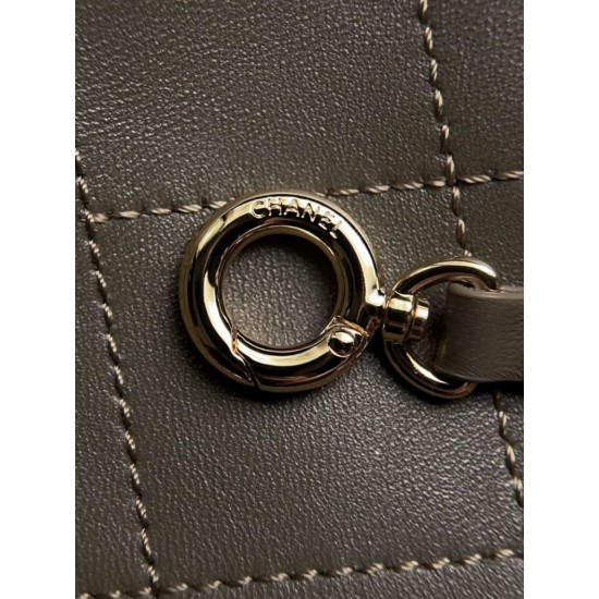 Replica Perfetto Borsa Tote shopping Chanel 26B AS6495 Kaki Replica Perfetto Borsa Tote shopping Chanel 26B AS6495 Kaki