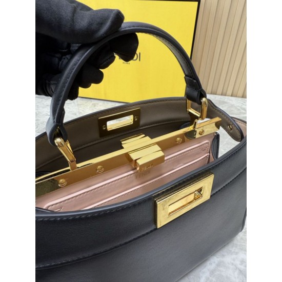 Replica Borsa piccola Fendi Peekaboo Iseeu Nero Replica Borsa piccola Fendi Peekaboo Iseeu Nero