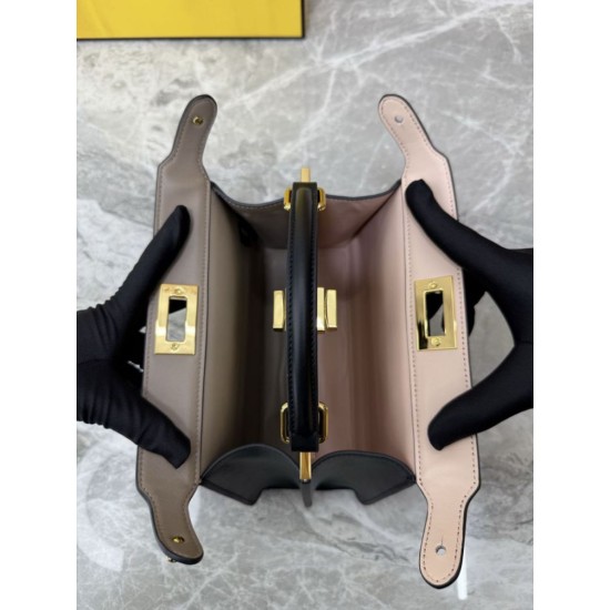 Replica Borsa piccola Fendi Peekaboo Iseeu Nero Replica Borsa piccola Fendi Peekaboo Iseeu Nero