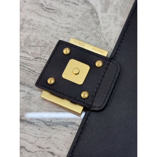 Replica Borsa Baguette classica Fendi con motivo a lettere FF in rilievo 3D Nero Replica Borsa Baguette classica Fendi con motivo a lettere FF in rilievo 3D Nero