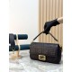 Replica Borsa Baguette classica Fendi con motivo a lettere FF in rilievo 3D Nero Replica Borsa Baguette classica Fendi con motivo a lettere FF in rilievo 3D Nero