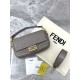 Replica Perfetto Borsa Baguette classica Fendi con motivo a lettere FF in rilievo 3D Kaki Replica Perfetto Borsa Baguette classica Fendi con motivo a lettere FF in rilievo 3D Kaki