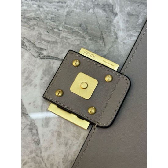 Replica Perfetto Borsa Baguette classica Fendi con motivo a lettere FF in rilievo 3D Kaki Replica Perfetto Borsa Baguette classica Fendi con motivo a lettere FF in rilievo 3D Kaki
