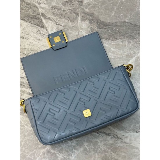 Replica Borsa Baguette classica Fendi con motivo a lettere FF in rilievo 3D Blu Replica Borsa Baguette classica Fendi con motivo a lettere FF in rilievo 3D Blu