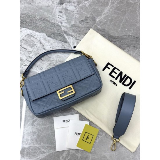 Replica Borsa Baguette classica Fendi con motivo a lettere FF in rilievo 3D Blu Replica Borsa Baguette classica Fendi con motivo a lettere FF in rilievo 3D Blu