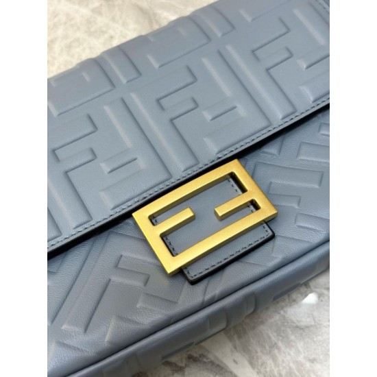 Replica Borsa Baguette classica Fendi con motivo a lettere FF in rilievo 3D Blu Replica Borsa Baguette classica Fendi con motivo a lettere FF in rilievo 3D Blu