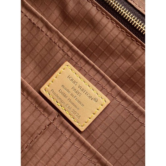 Replica Perfetta Zaino LV M2A423 Christopher East West Marrone Replica Perfetta Zaino LV M2A423 Christopher East West Marrone