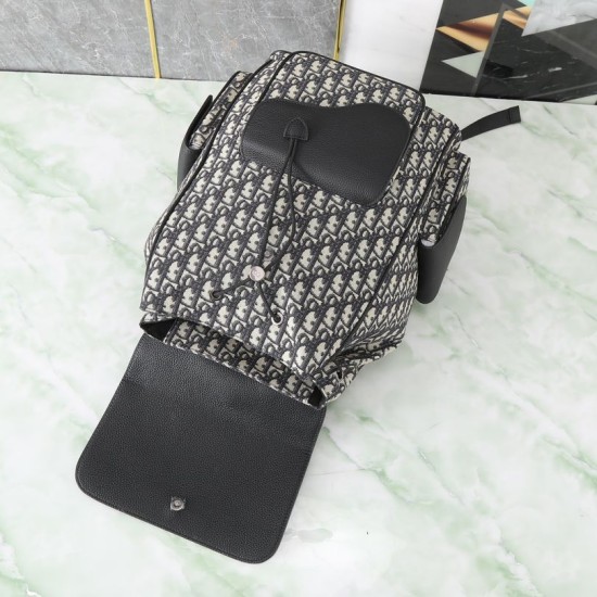 Replica perfetta Zaino Dior Saddle da uomo con patta in tela jacquard Dior Oblique nera Imitazione Perfetta Zaino Dior Saddle da uomo con patta in tela jacquard Dior Oblique nera
