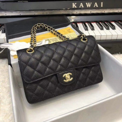 Borsa Classic Flap piccola A1117 in pelle caviale Nera