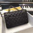 Borsa Classic Flap piccola A1117 in pelle caviale Nera Borsa Classic Flap piccola A1117 in pelle caviale Nera