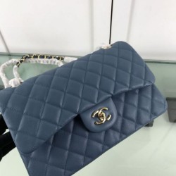 Replica Bora Pari all'originale replica Classica Grande Pelle Di Vitello Grana Metallo dorato A56800 Blu Griffate
