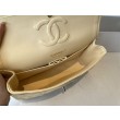 Borsa classica con patta A1112 Hardware in oro albicocca