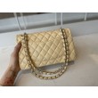 Borsa classica con patta A1112 Hardware in oro albicocca