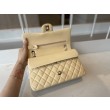 Borsa classica con patta A1112 Hardware in oro albicocca