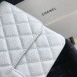Borsa classica con pattina in pelle di vitello granato A1112 Bianco
