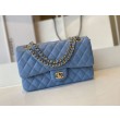 Borsa con patta classica A1112 Hardware in oro blu