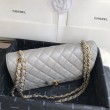 Borsa con patta classica in pelle di vitello granulata A1112 Grigio