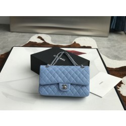 Dettagli perfetti Borsa Replica 1:1 con patta classica A1112 Hardware argento blu cielo