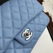 Dettagli perfetti Borsa Replica 1:1 con patta classica A1112 Hardware argento blu cielo