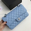 Dettagli perfetti Borsa Replica 1:1 con patta classica A1112 Hardware argento blu cielo