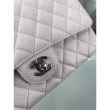Borsa Classic Jumbo Flap A01112 in pelle di caviale bianca