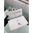 Borsa Classic Jumbo Flap A01112 in pelle di caviale bianca