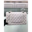 Borsa Classic Jumbo Flap A01112 in pelle di caviale bianca